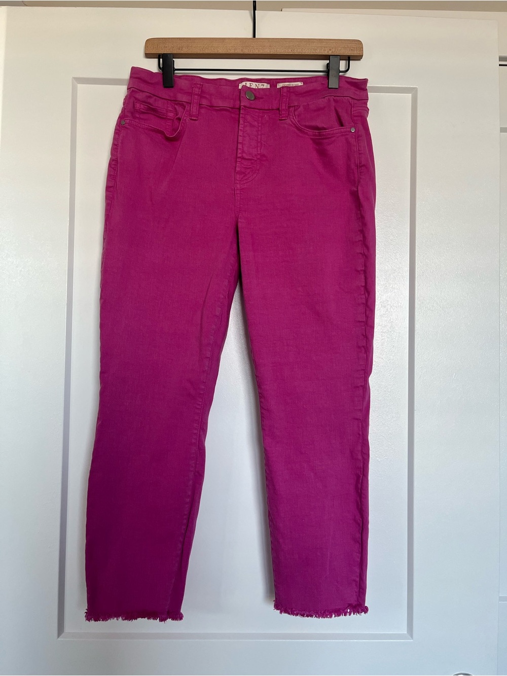 JEN7 by 7 For All Mankind Hot Pink Cropped Skinny Jeans Frayed Hem Size 8
